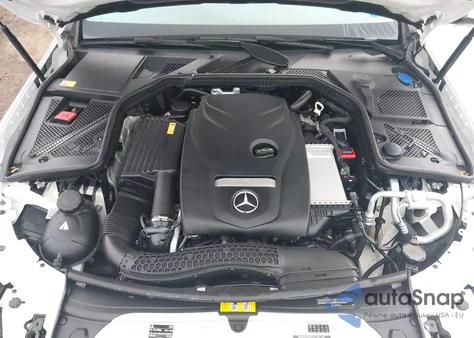 2015 Mercedes-Benz C 300 Sport 4Matic z USA, uszkodzony, nr VIN 55SWF4KB5FU007761